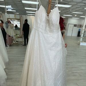 New unused sparkling wedding dress